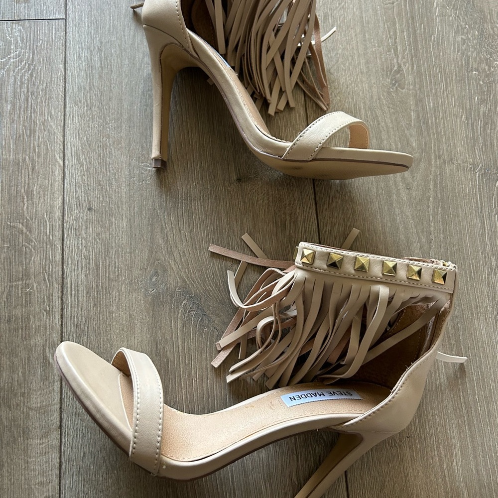 💰PRICE DROP ⬇️ 
STEVE MADDEN • Tan Fringed High Heel Sandal • 6.5M •